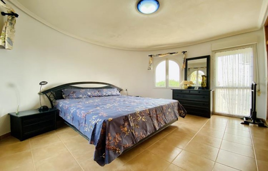5 Bed Villa For Sale