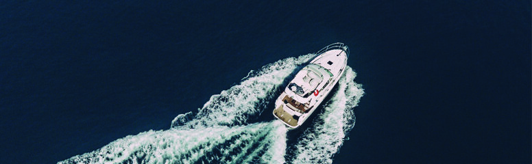 Strip_yacht_on_sea_776x240__frame