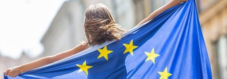shutterstock_1032536197 776_eu_flag_trip